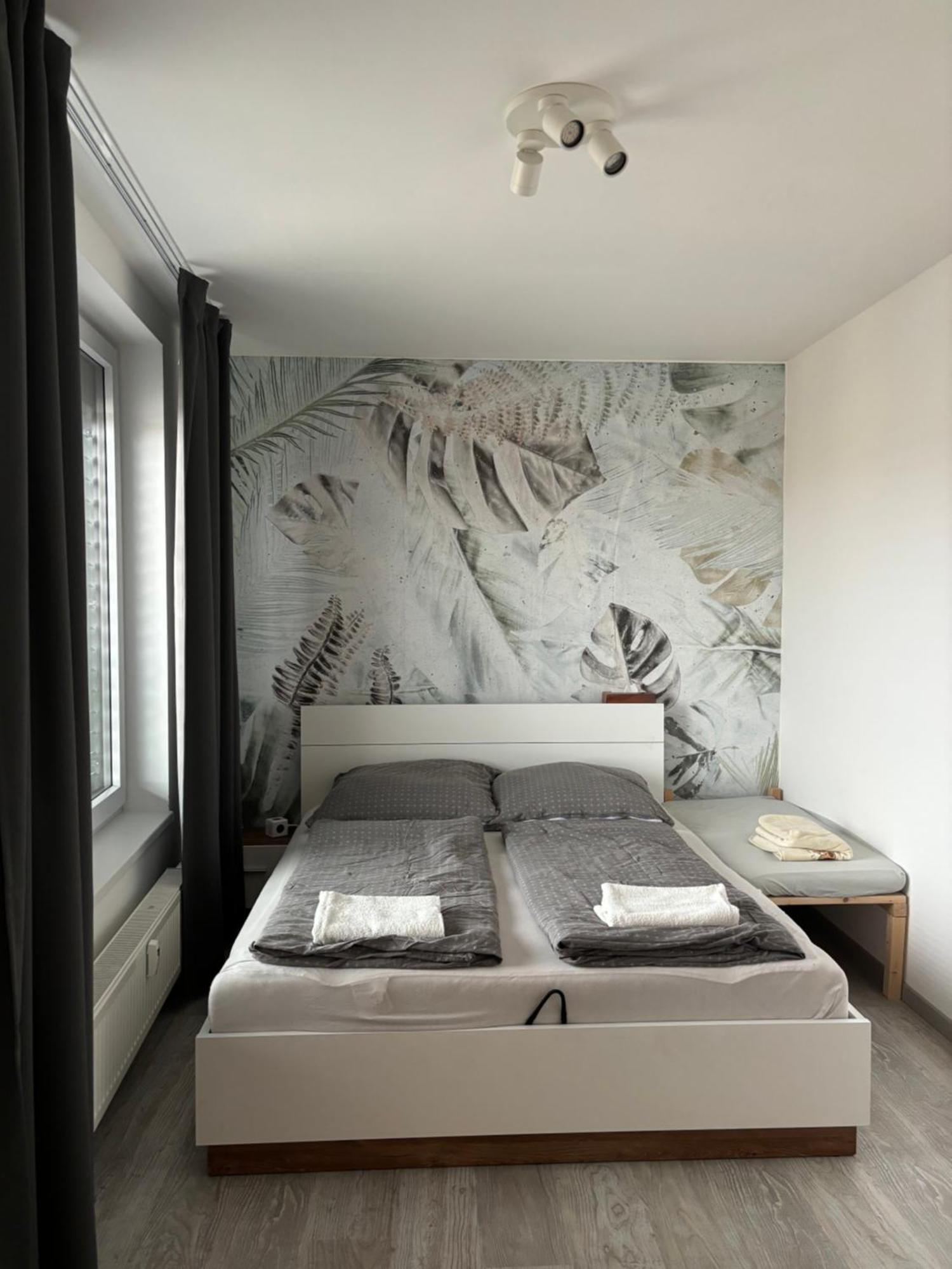 Premiere Apartment Bratislava - Private Parking Exterior foto